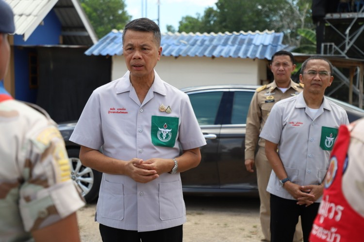 ผวจ.สงขลา ลงพื้นที่ให้กำลังใจชุดคุ้มครองตำบล เกาะสะบ้าย้อย